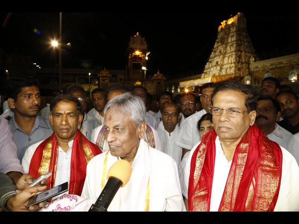 Tirumala lock broken to ensure darshan for Sri Lankan president Tirumala lock broken to ensure darshan for Sri Lankan president