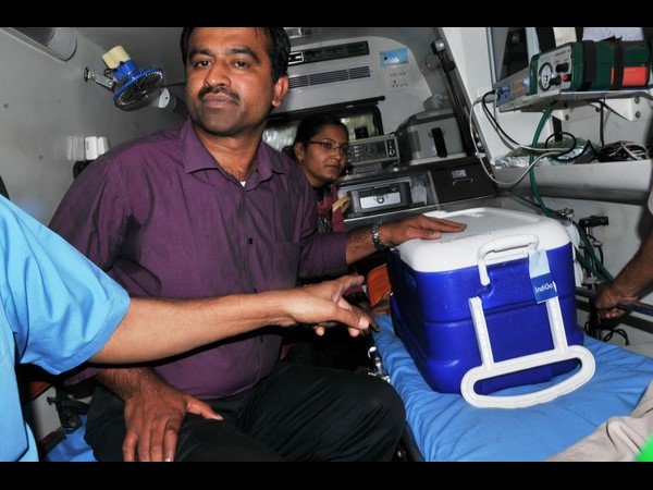 Bengaluru Victoria Hospital doctors to take live heart to Hyderabad for implantation. Bengaluru Victoria Hospital doctors to take live heart to Hyderabad for implantation.