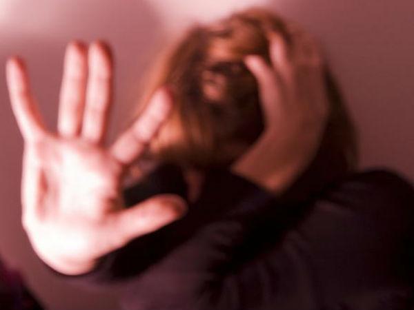 Thane horror: 2 women survive molestation attempt; jump from running auto Thane horror: 2 women survive molestation attempt; jump from running auto