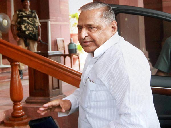 Mulayam Singh's condition improves, swine flu suspected Mulayam Singh's condition improves, swine flu suspected