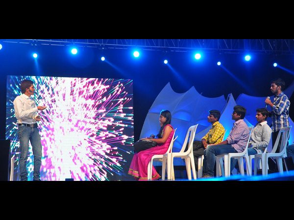 అతిథిగా మంత్రి, ఊర్రూతలూగించిన విద్యార్ధినిలు