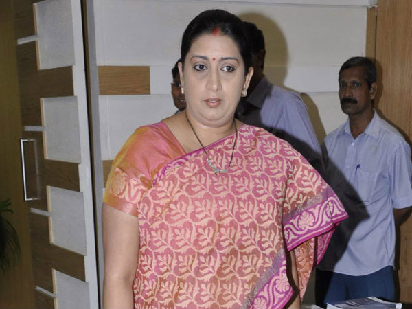 స్మృతి ఇరానీకి షాక్: ట్రయల్ రూంలో రహస్య కెమెరా, ఫిర్యాదు