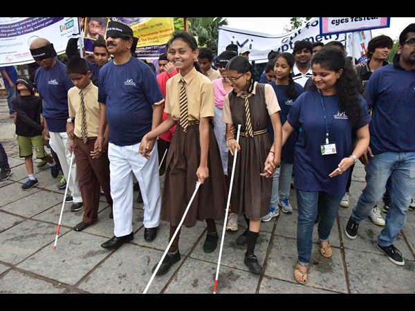 వాక్ ఇన్ ది డార్క్