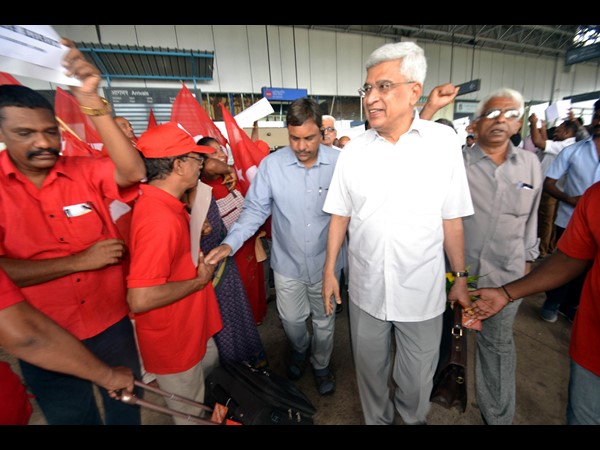 సీపీఎం జాతీయ మహాసభలకు తరలివస్తున్న నేతలు DSC_2319.jpg