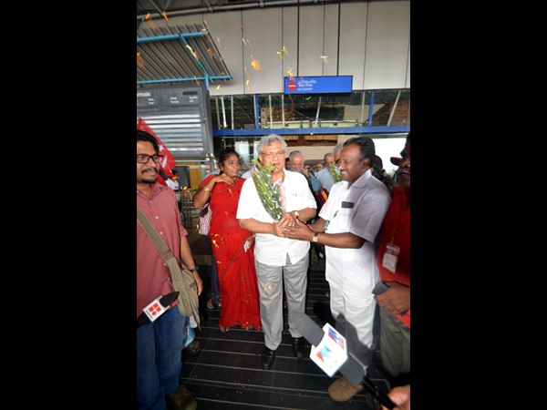 సీపీఎం జాతీయ మహాసభలకు తరలివస్తున్న నేతలు