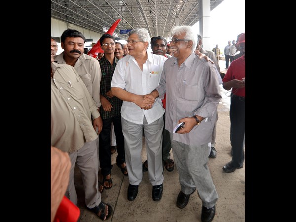 సీపీఎం జాతీయ మహాసభలకు తరలివస్తున్న నేతలు