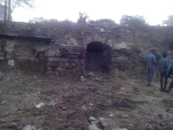 Hyderabad Police demolishes Charminar tunnel Hyderabad Police demolishes Charminar tunnel