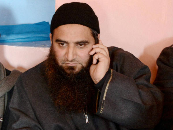 J&K: Pakistani flags unfurled in separatist leader Masarat Alam's rally in Srinagar J&K: Pakistani flags unfurled in separatist leader Masarat Alam's rally in Srinagar
