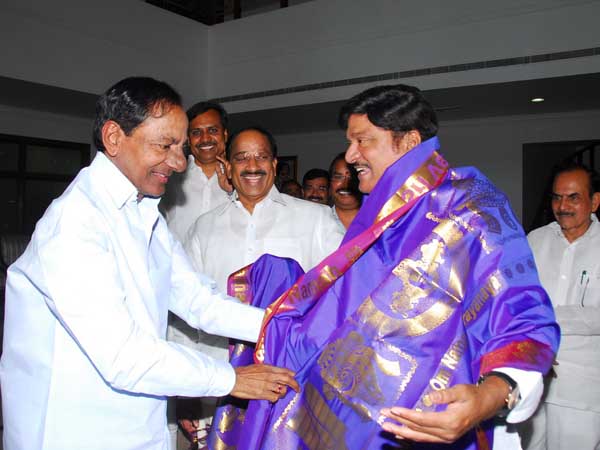Rajendra Prasad meets Telangana CM KCR Rajendra Prasad meets Telangana CM KCR