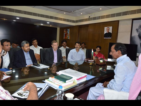 కేసీఆర్తో వాల్మార్ట్, ట్రైనీ పైలెట్కు 25 లక్షలు
