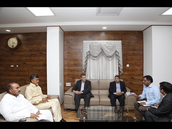 బాబుతో వాల్మార్ట్ అధ్యక్షుడు డేవిడ్ భేటీ