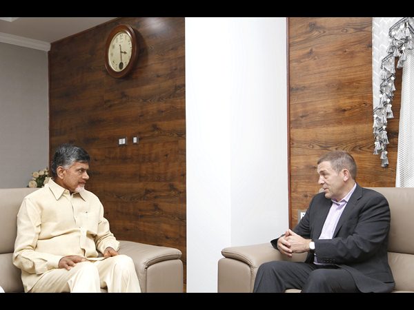 బాబుతో వాల్మార్ట్ అధ్యక్షుడు డేవిడ్ భేటీ
