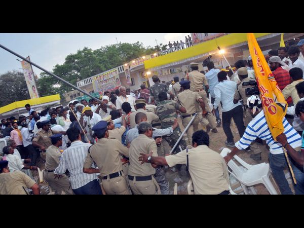 సభలో గందరగోళం