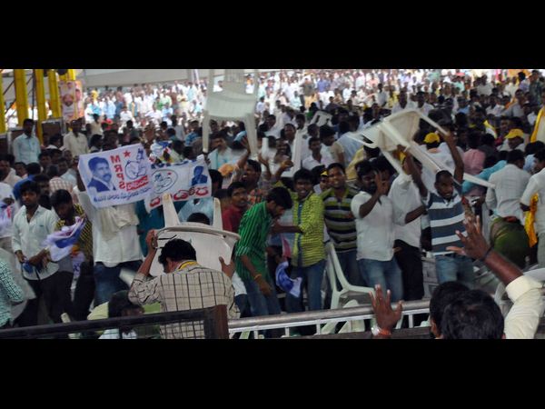 సభలో గందరగోళం