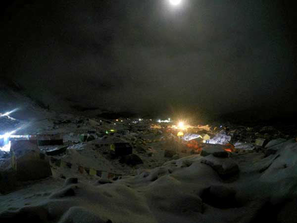 Nepal earthquake: Lok Sabha MPs to donate salary, Footage emerges of Everest base camp avalanche Nepal earthquake: Lok Sabha MPs to donate salary, Footage emerges of Everest base camp avalanche