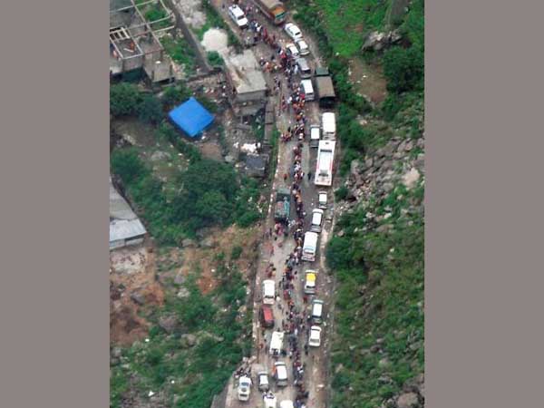 Landslide on the route to Badrinath strands over 3,000 pilgrims Landslide on the route to Badrinath strands over 3,000 pilgrims