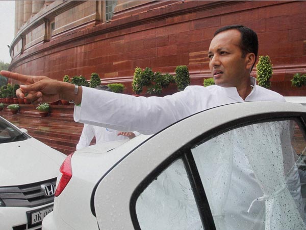 coal scam case....Court pulls up CBI for not seizing Naveen Jindal's passport coal scam case....Court pulls up CBI for not seizing Naveen Jindal's passport