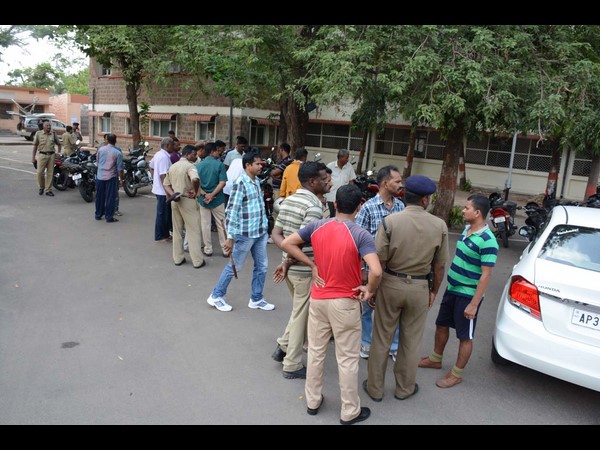 మిస్ఫైర్: కానిస్టేబుల్ మృతిపై అనుమానాలు