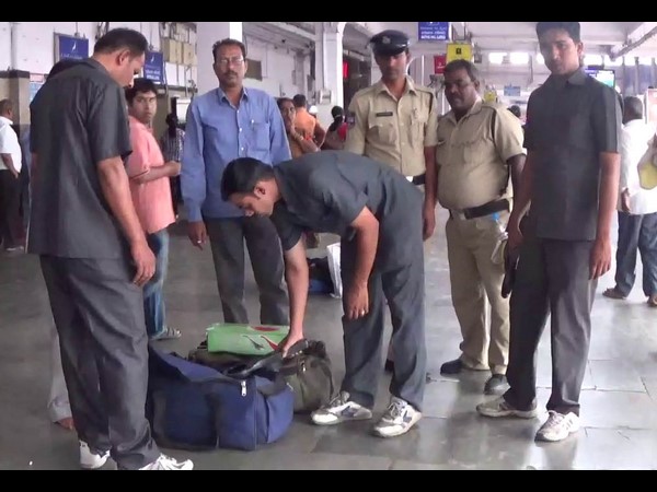 బాంబు బెదిరింపు