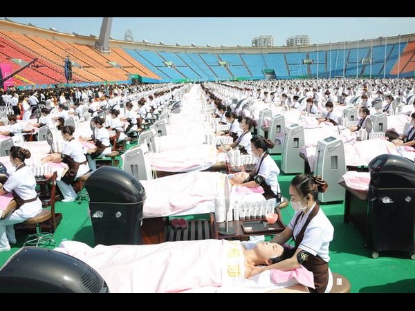 చైనా కాస్మోటాలజిస్ట్ల సరికొత్త రికార్డు