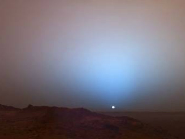 Nasa rover captures blue sunset on Mars Nasa rover captures blue sunset on Mars