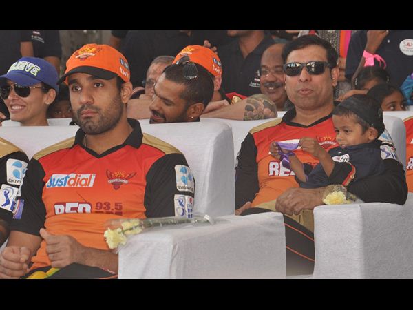 సన్రైజర్స్ టీం సందడి
