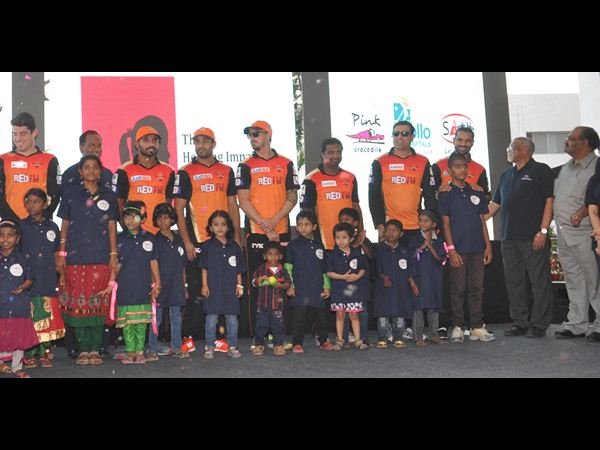 సన్రైజర్స్ టీం సందడి
