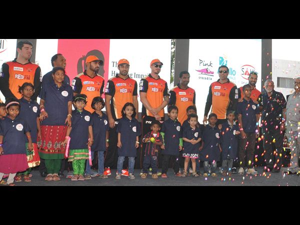 సన్రైజర్స్ టీం సందడి