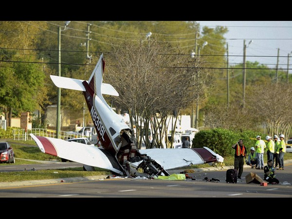 Drugs plane crashes off the coast of colombia Drugs plane crashes off the coast of colombia