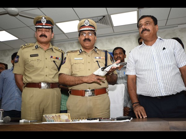 ఏటీఎం దొంగ