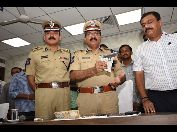 ఏటీఎం దొంగ