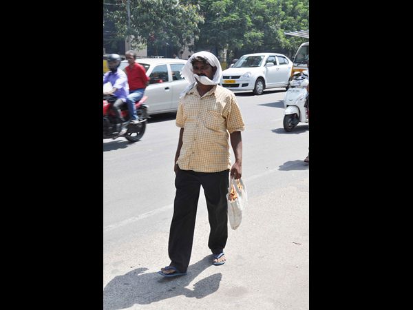 నెత్తి మీద వస్త్రం..