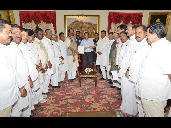 గవర్నర్కు నేతల ఫిర్యాదు