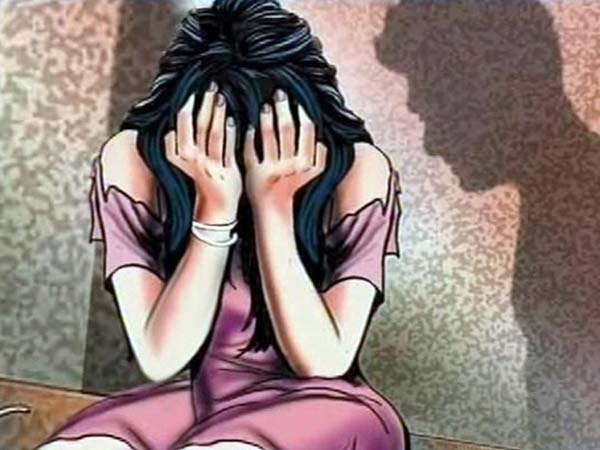 గోవా: యువతుల బట్టలూడదీసిన మహిళ, మద్యం తాగించి గ్యాంగ్‌రేప్, వీడియో తీసి..