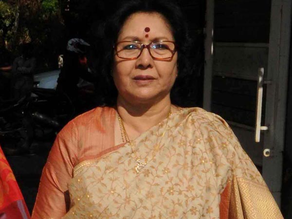 Former Minister Geetha Reddy fell down and injured in Puttaparthi Former Minister Geetha Reddy fell down and injured in Puttaparthi