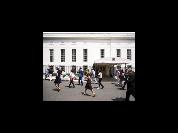 Reporters evacuated from White House after bomb threat Reporters evacuated from White House after bomb threat