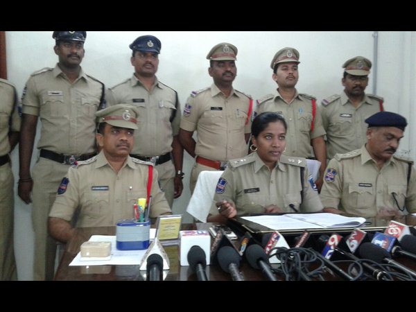 man dupes 7 mlas, 4 mps man dupes 7 mlas, 4 mps