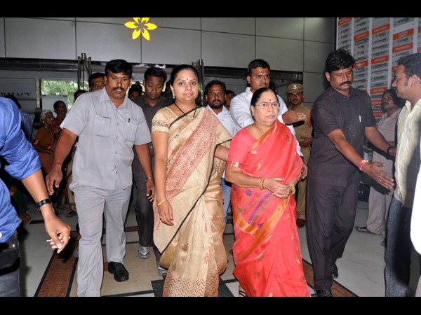 కవిత, కేసీఆర్ సతీమణి