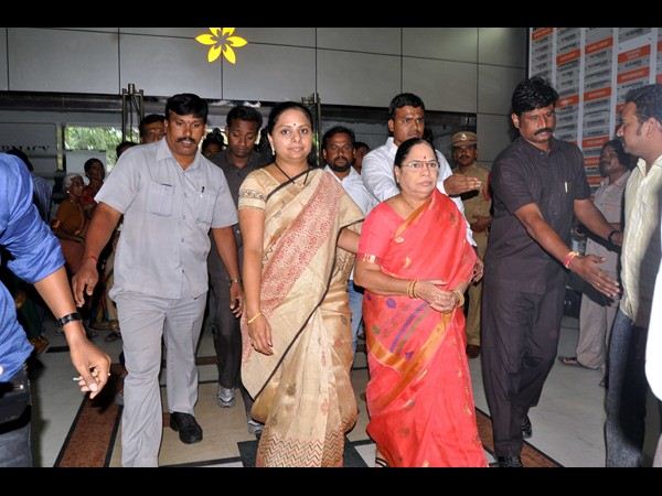 మంత్రి ఈటెలను పరామర్శించిన సీఎం కేసీఆర్