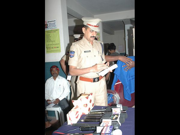 సిగరెట్ దొంగలు దొరికారు
