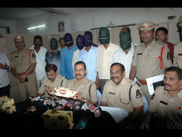 సిగరెట్ దొంగలు దొరికారు