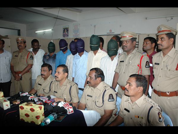 సిగరెట్ దొంగలు దొరికారు