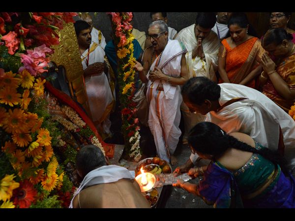 KCR braves jinx, visits Vemulawada temple KCR braves jinx, visits Vemulawada temple