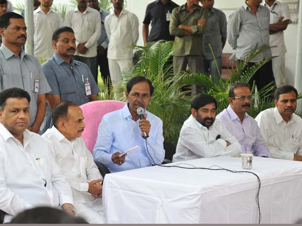 KCR says Iftaar parties will be held in all constituencies KCR says Iftaar parties will be held in all constituencies