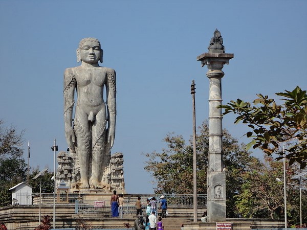 525 ధనుస్సుల ఎత్తయిన విగ్రహం..