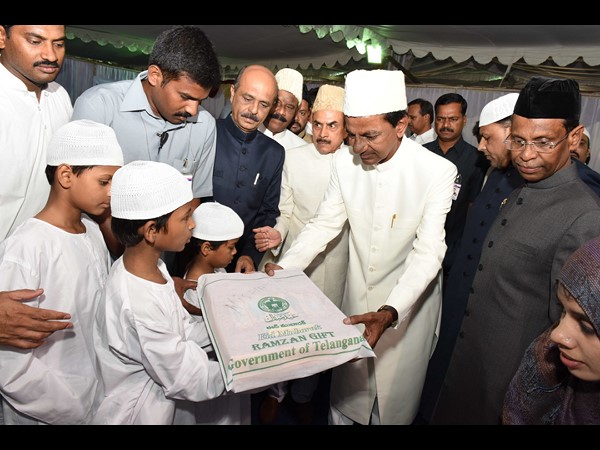 ఇఫ్తార్ విందులో కెసిఆర్