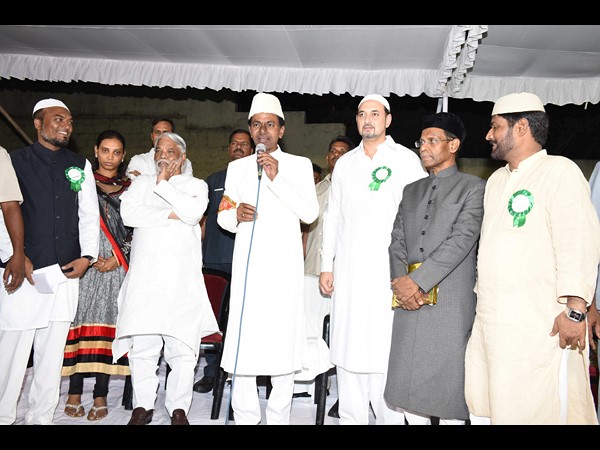 ఇఫ్తార్ విందులో కెసిఆర్