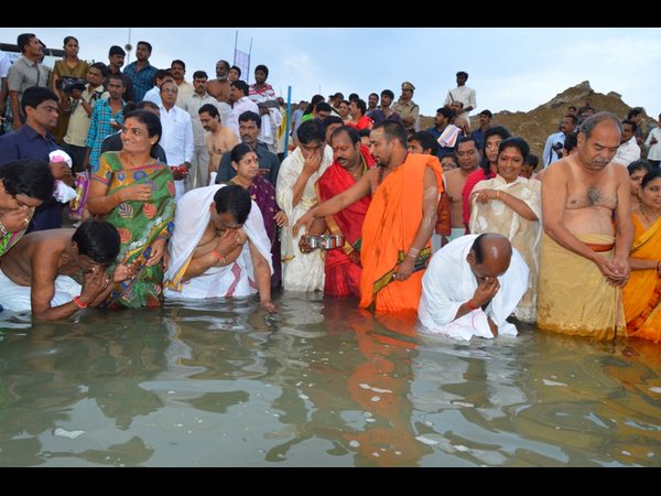 పుష్కర స్నానం