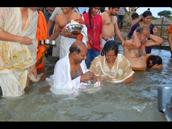 పుష్కర స్నానం