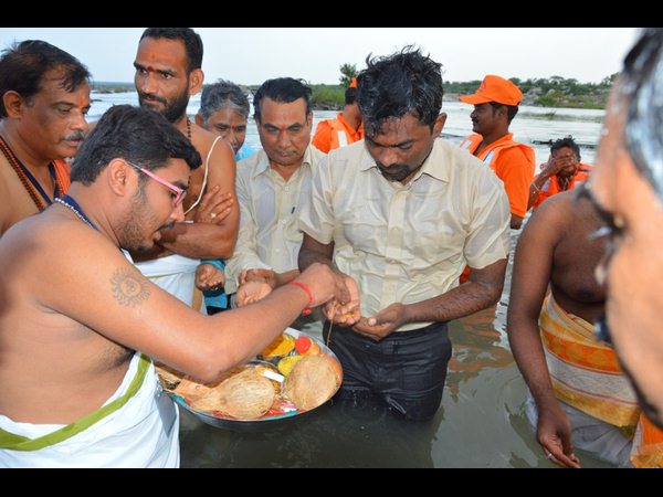 పుష్కర స్నాం